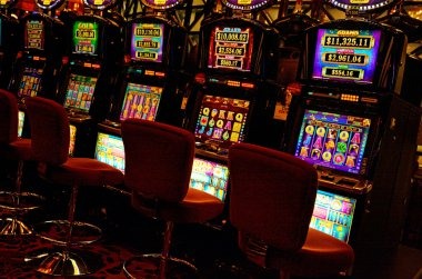 agen500 mobile app interface showing sportsbook and casino games